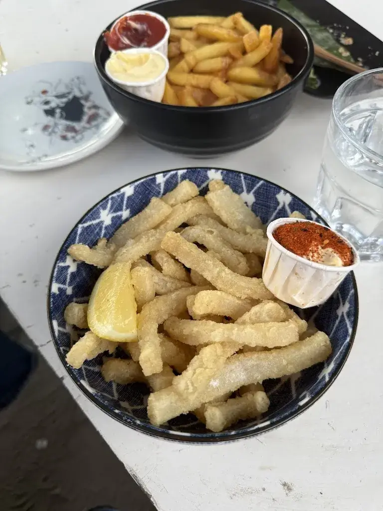 Gulnara Sagdieva_De Japanner Strandeiland_Amsterdam_review