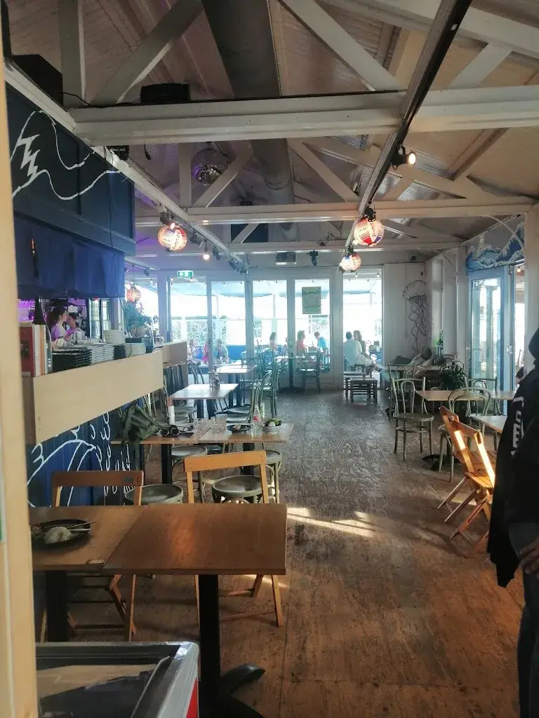 Pablo Fdez_De Japanner Strandeiland_Amsterdam_review