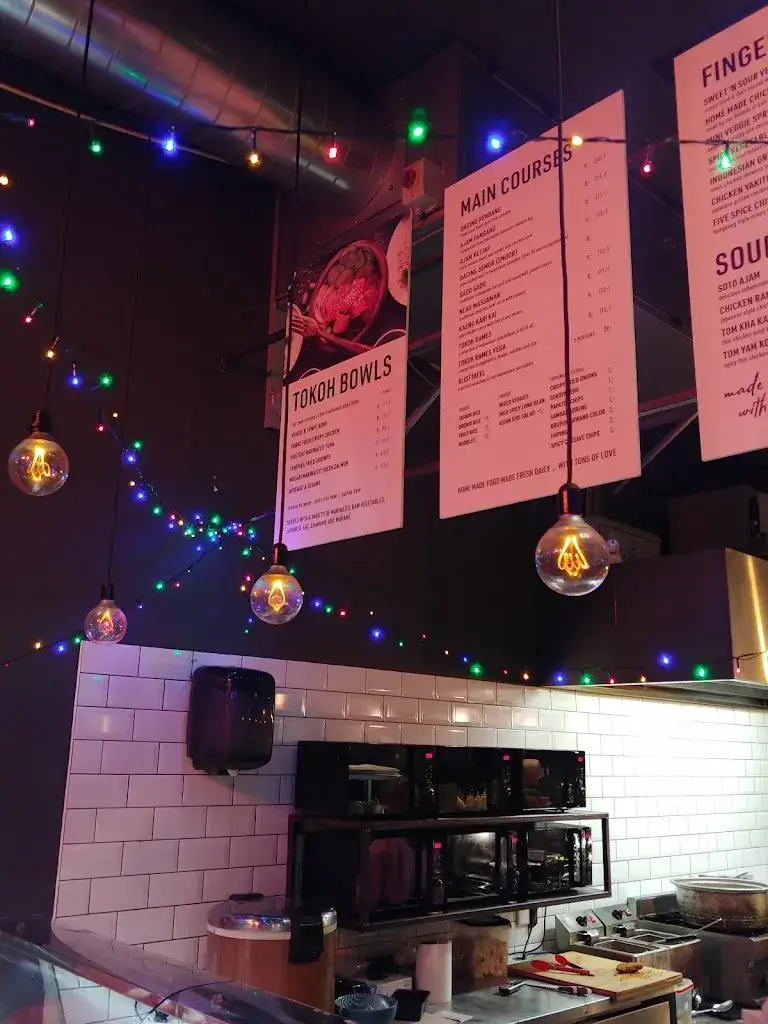 Duane Joyce_Tokoh_Amsterdam_review