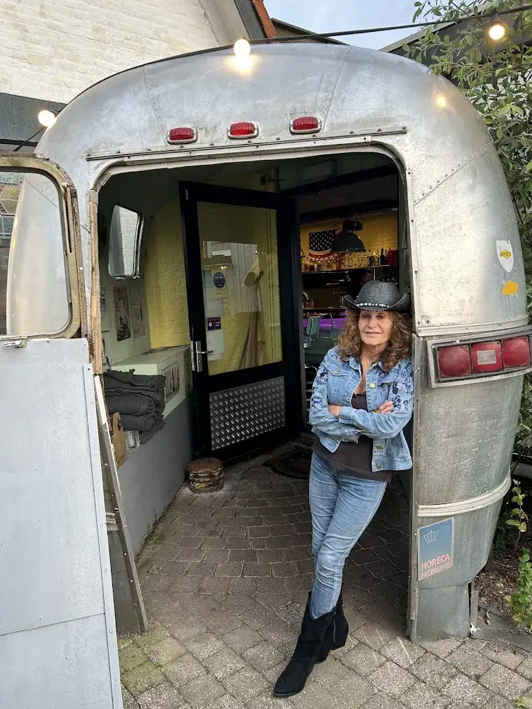 Mardy Array_Charley's Diner_Berg_review