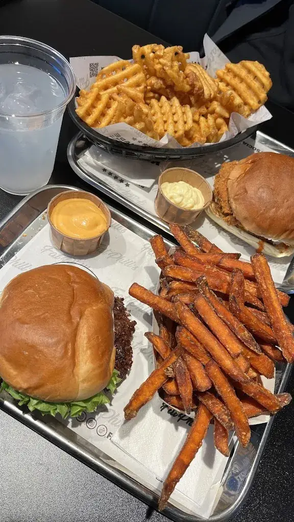 Sarah 何吻慈_Fat Phill’s Heerhugowaard_Heerhugowaard_review