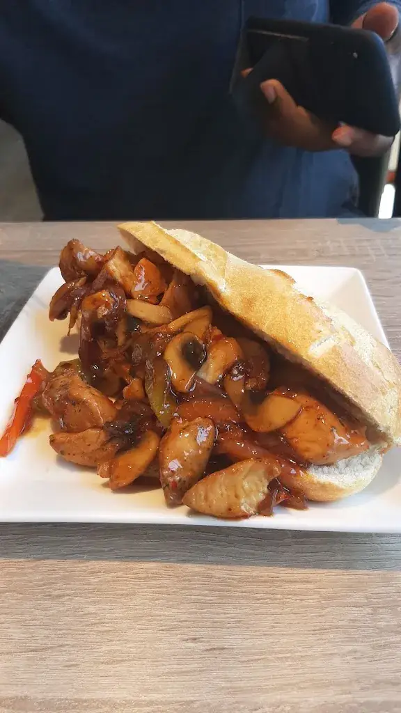 Ayoola Ajebeku_Kaihua_Heerhugowaard_review