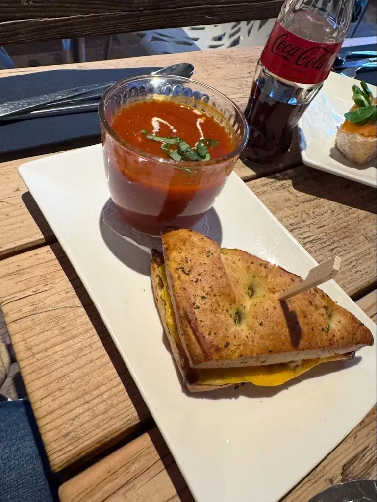 Olha Burlai_Piqniq_Amsterdam_review