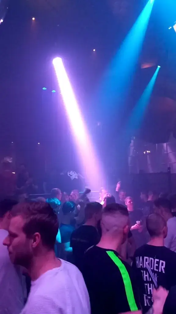 Gideon De Wreede_Discotheek Sans Souci_Berlikum_review