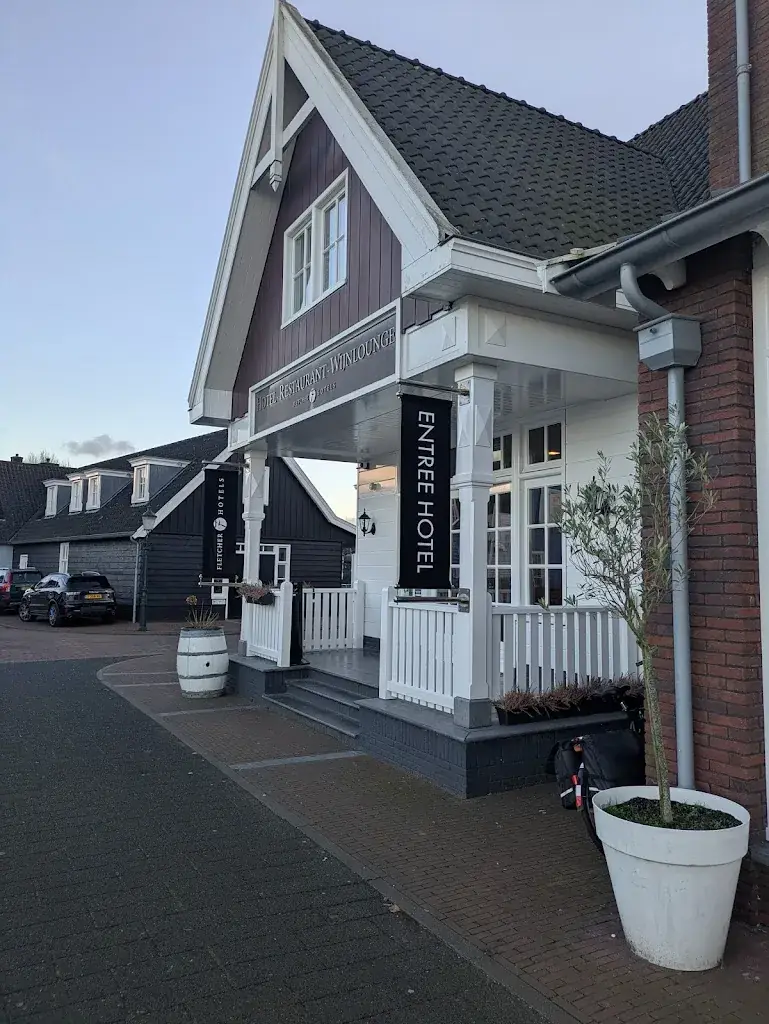 Johnathan Evans_Fletcher Hotel-Restaurant Nautisch Kwartier_Huizen_reseña