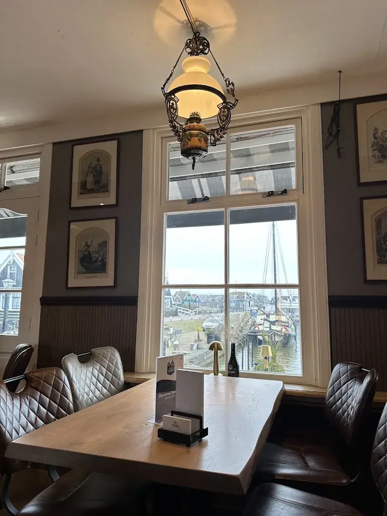 Ann Carroll_land en zeezicht (LEZZ)_Marken_review