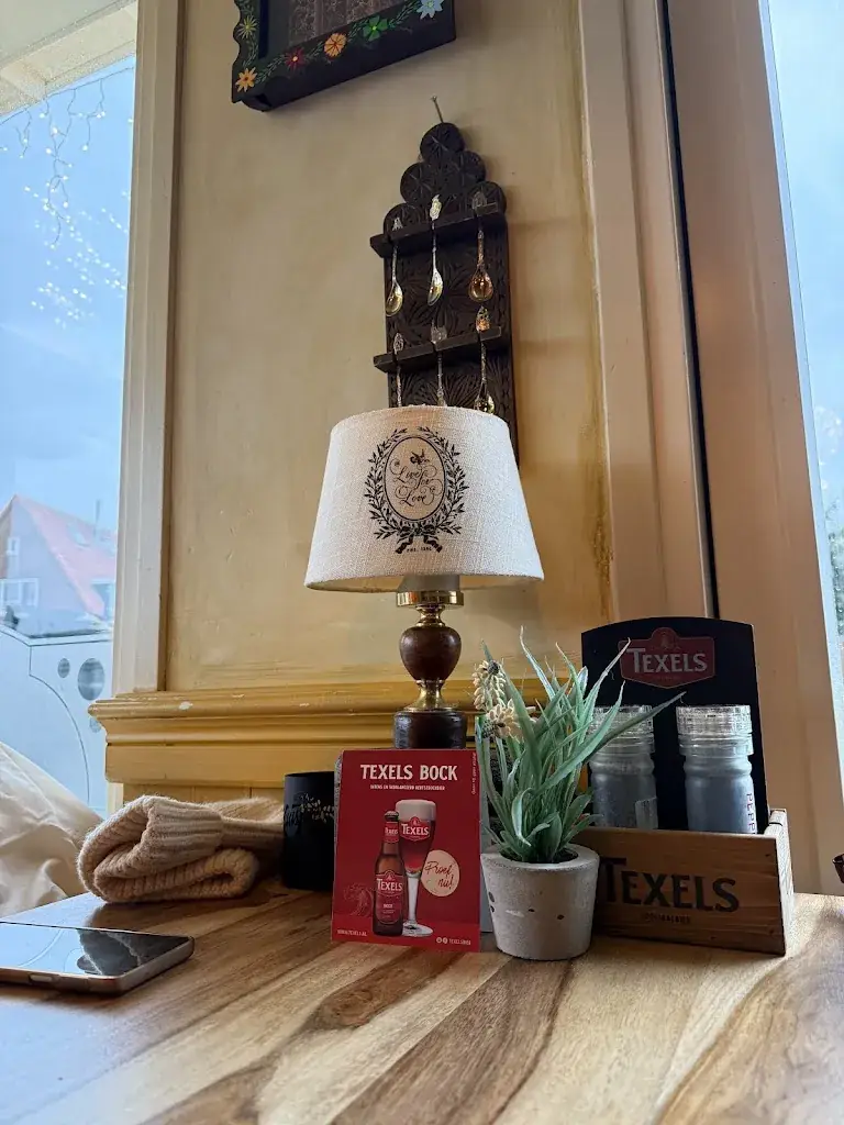 H S_De Verkeerde Wereld_Marken_review