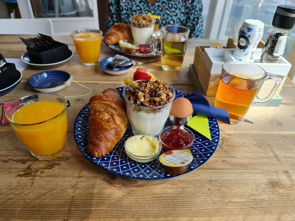 Tante Tee_Krommenie_slider_image_2