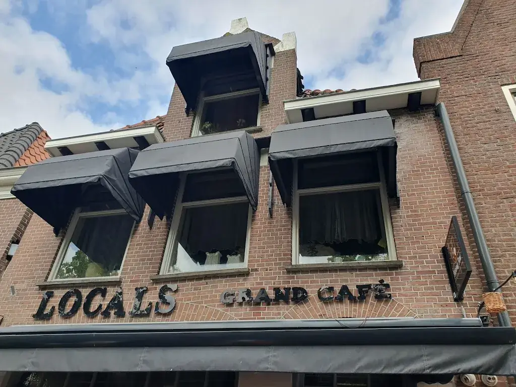 M. Nalbancheva_Locals Grand Café_Medemblik_avis