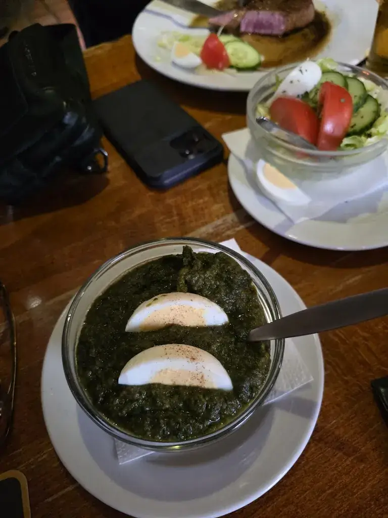 Luli Jafron_Wegrestaurant 