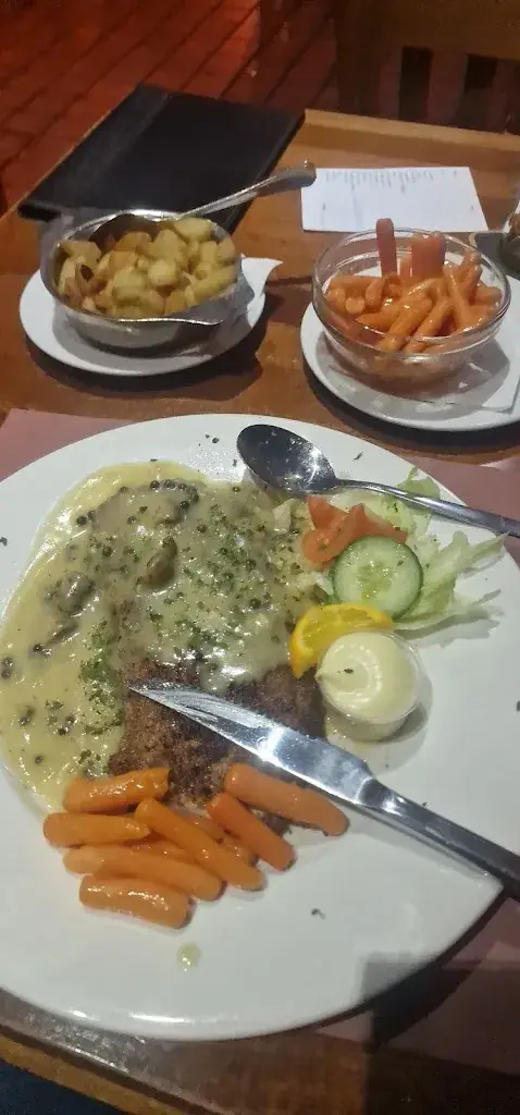 darren cannon_Wegrestaurant 