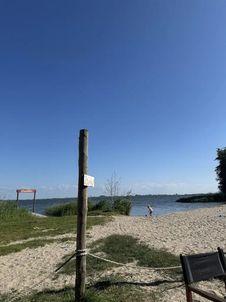 Mariam Rela-Snell_Strandvier_Monnickendam_recensione