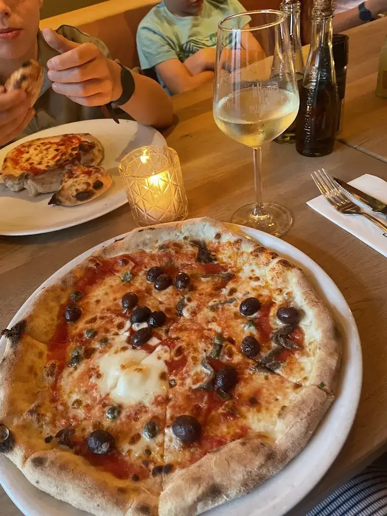 Katrin Levi_La Vespa_Laren_review