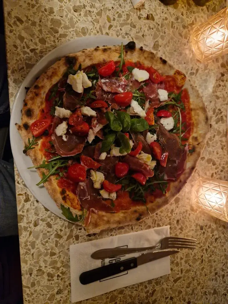 m rt_La Vespa_Laren_review