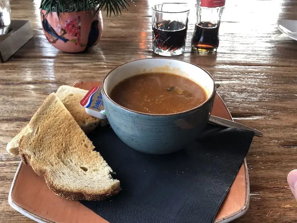 Florian Mackenberg_De Compagnie_Oudeschild_review