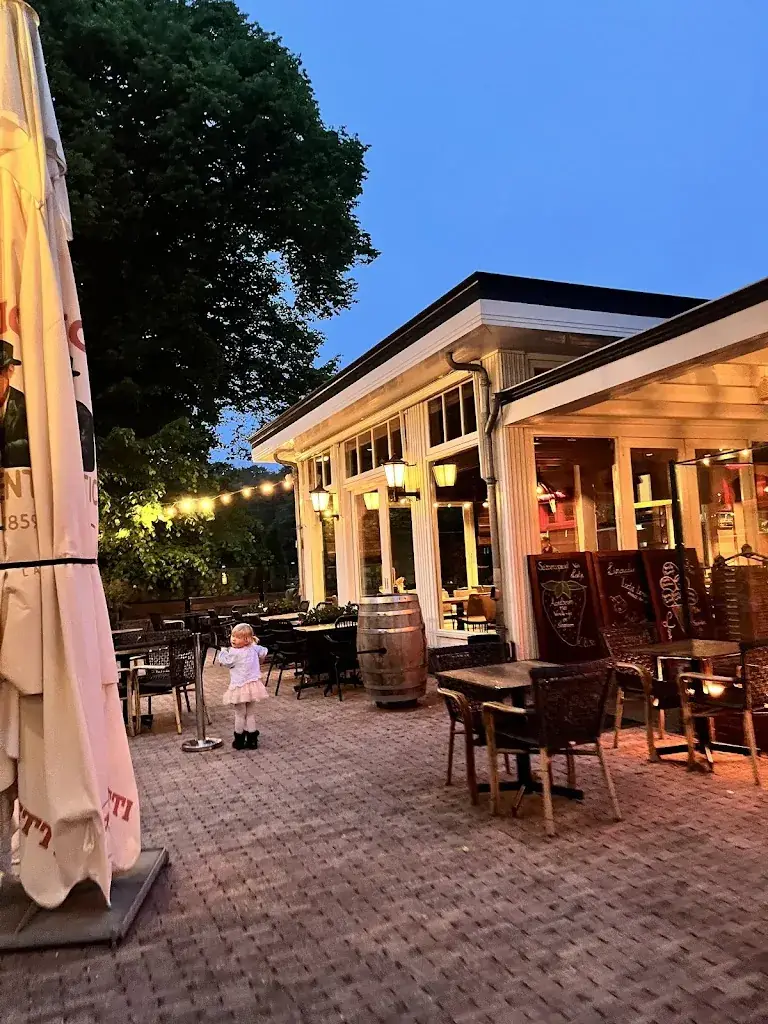 Daniela Miranda_Loetje Overveen_Overveen_recensione