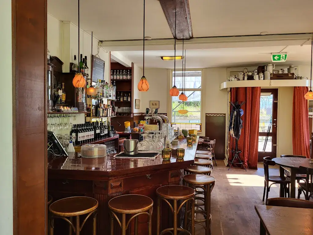 Klein Centraal restaurant in Overveen