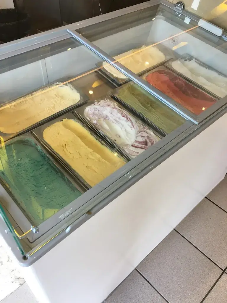 Snackbar Risdam restaurant in Zwaag