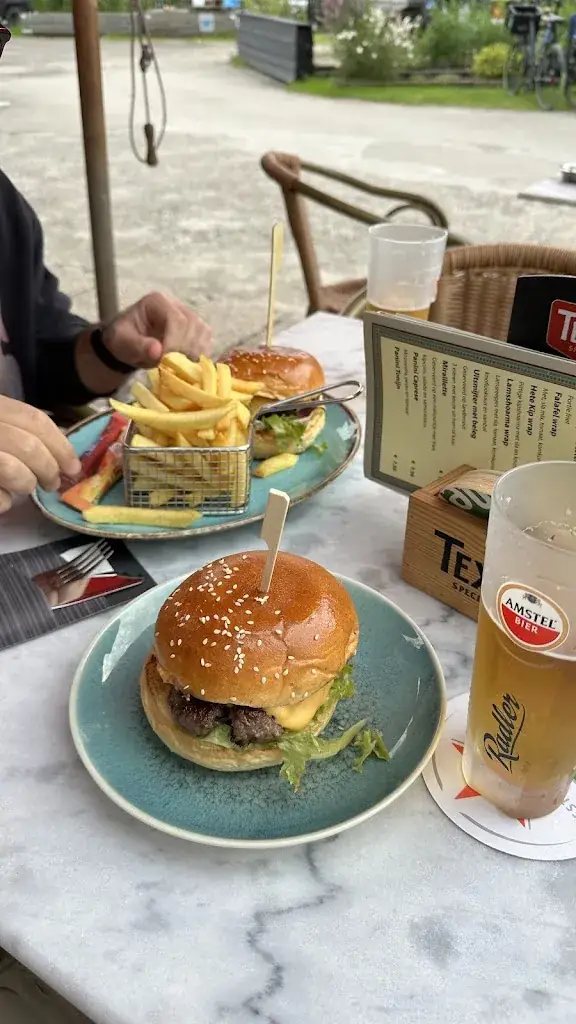 Giorgi Modebadze_Cafe Restaurant De Badhoeve_Amsterdam_review