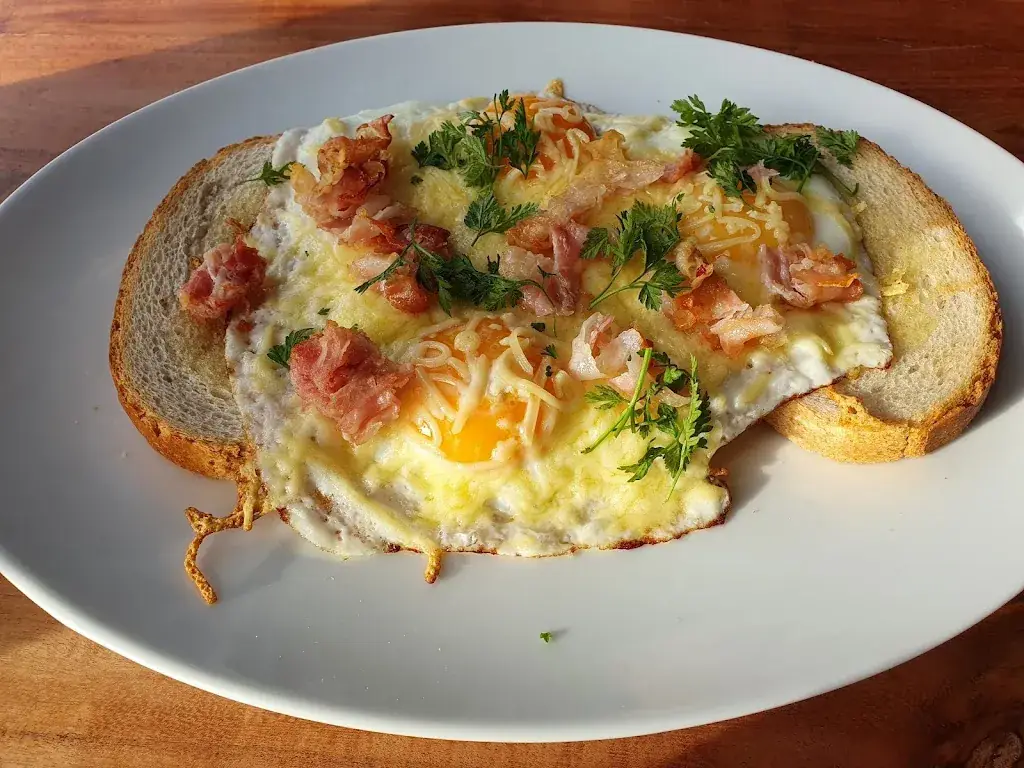 Gracy Sand_Strandpaviljoen a/d PLAS_Amstel_review