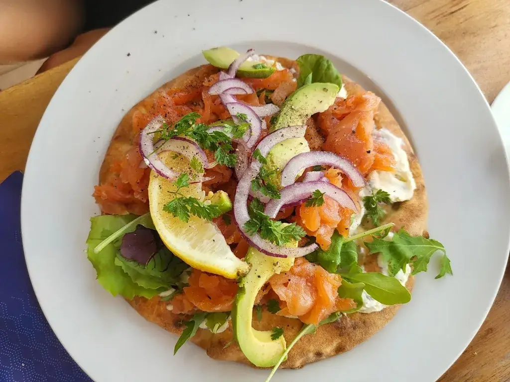 Theios Haik_Strandpaviljoen a/d PLAS_Amstel_review