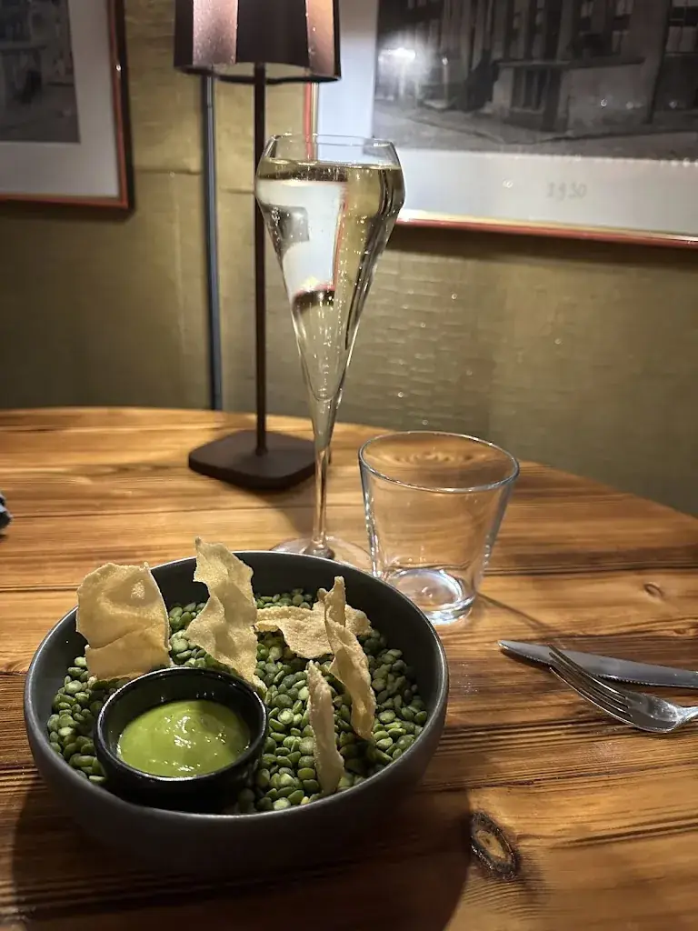 Burcu Güvenatam_Huiskamerrestaurant De Kleine Heerlijkheid_Groningen_recensione