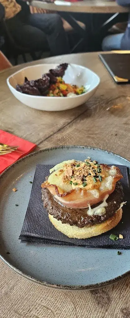 Lindawati Chandra_De Roode Leeuw_Zuid-Scharwoude_review