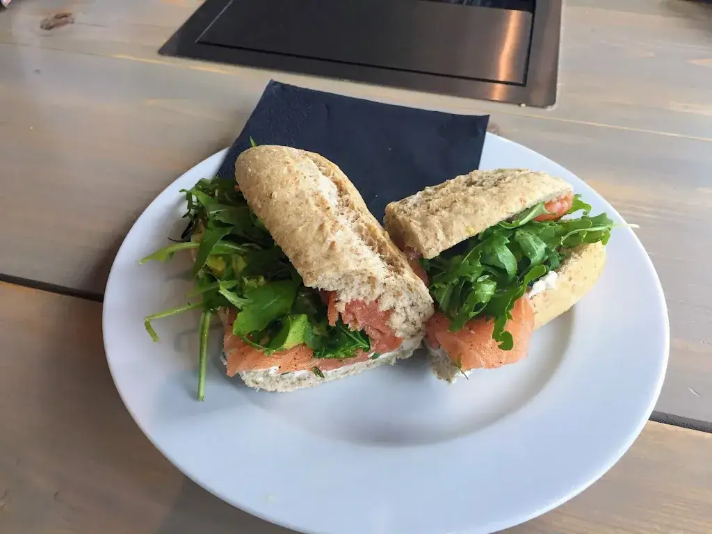 Mladen Maric_Sandwich Hub_Schiphol-Rijk_review