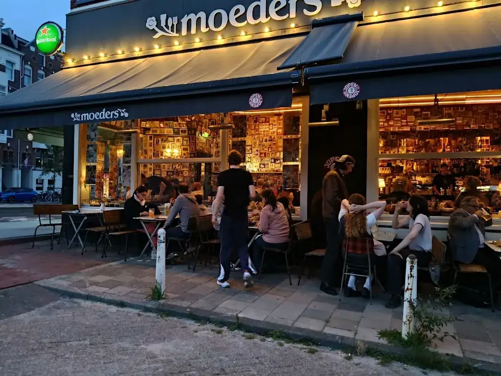 Jose Javier Marsal Gil_Moeders_Amsterdam_review