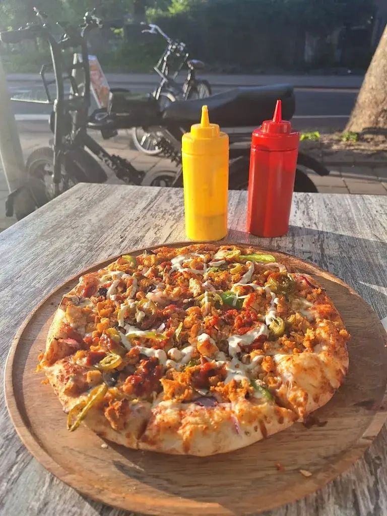 caitlin hartnett_Steakhouse Pizzeria Slotervaart_Amsterdam_recensione