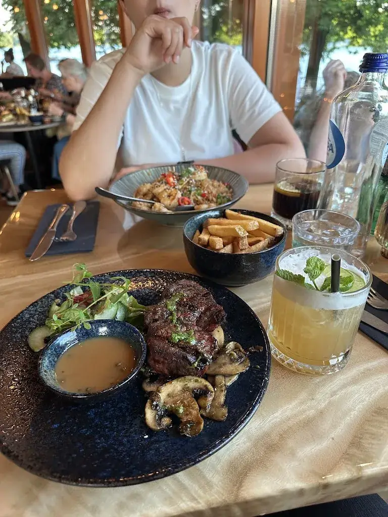 valeria cano_Kaap West_Amsterdam_review