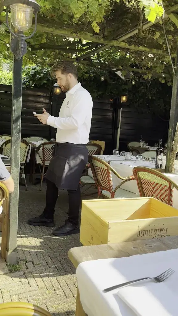 Atul Thakrar_La Liguria_Haag_review