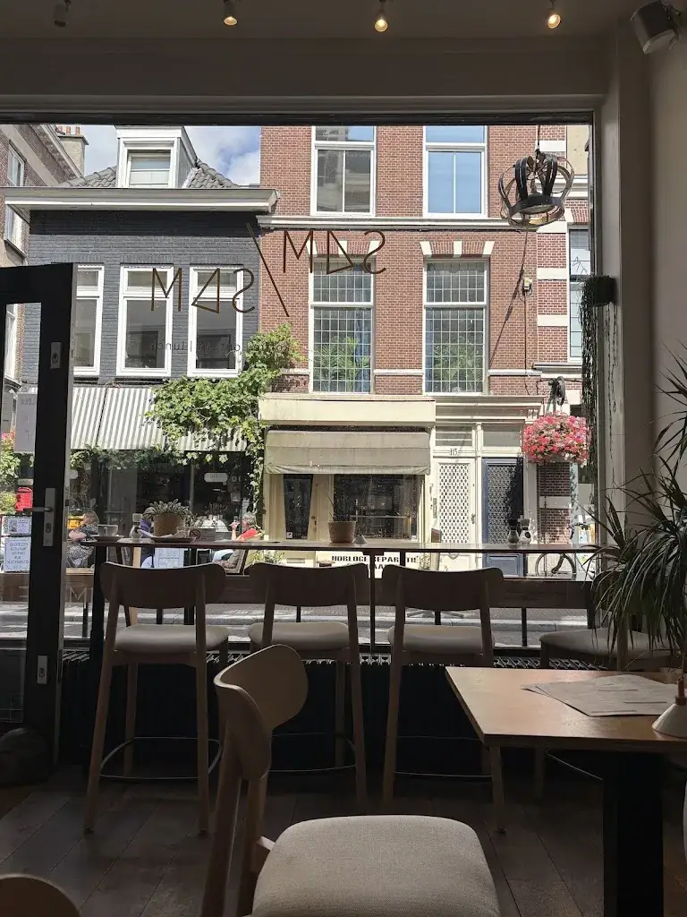 Miss Sofia_Sam Sam_Haag_review