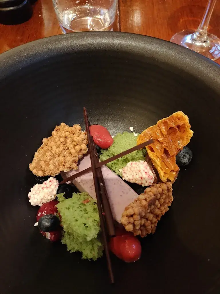 Max_Brasserie Stocks And Bonds_Haag_review