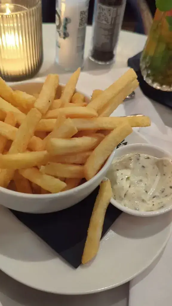 Jamey Bennett_Haag_slider_image_2