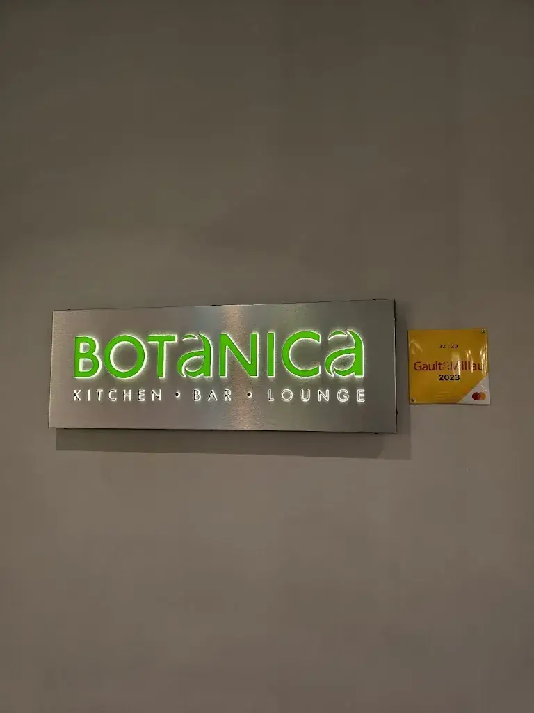 Kristin_Botanica_Haag_review