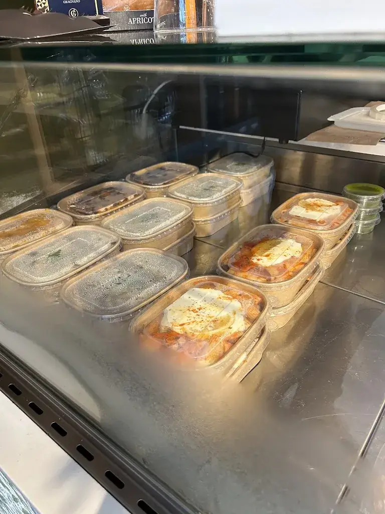 MARIA ALEXIOU_Eatalia Delicatessen_Haag_review