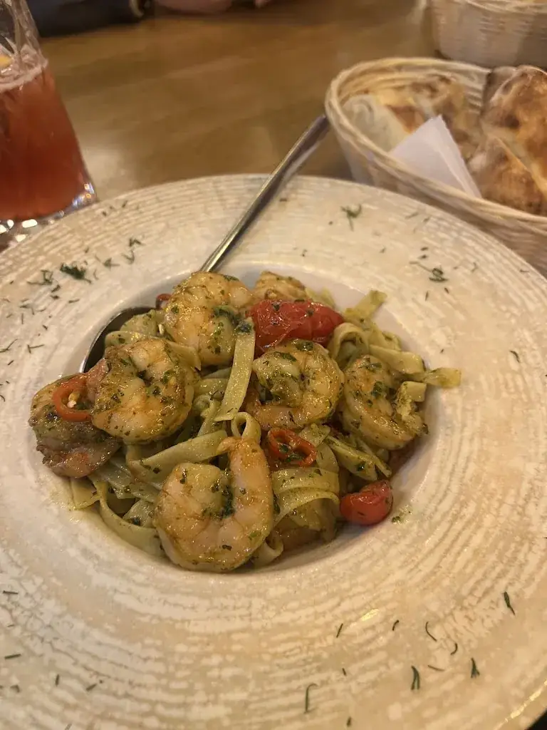 Estivali Jones_Marmaris Grill & Pizza Sloterdijk_Amsterdam_review