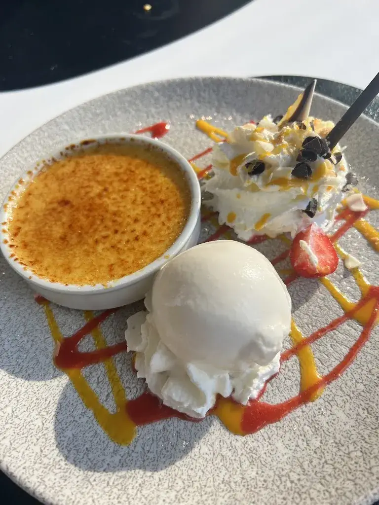 Chelsea Christian_The Den_Amsterdam_review