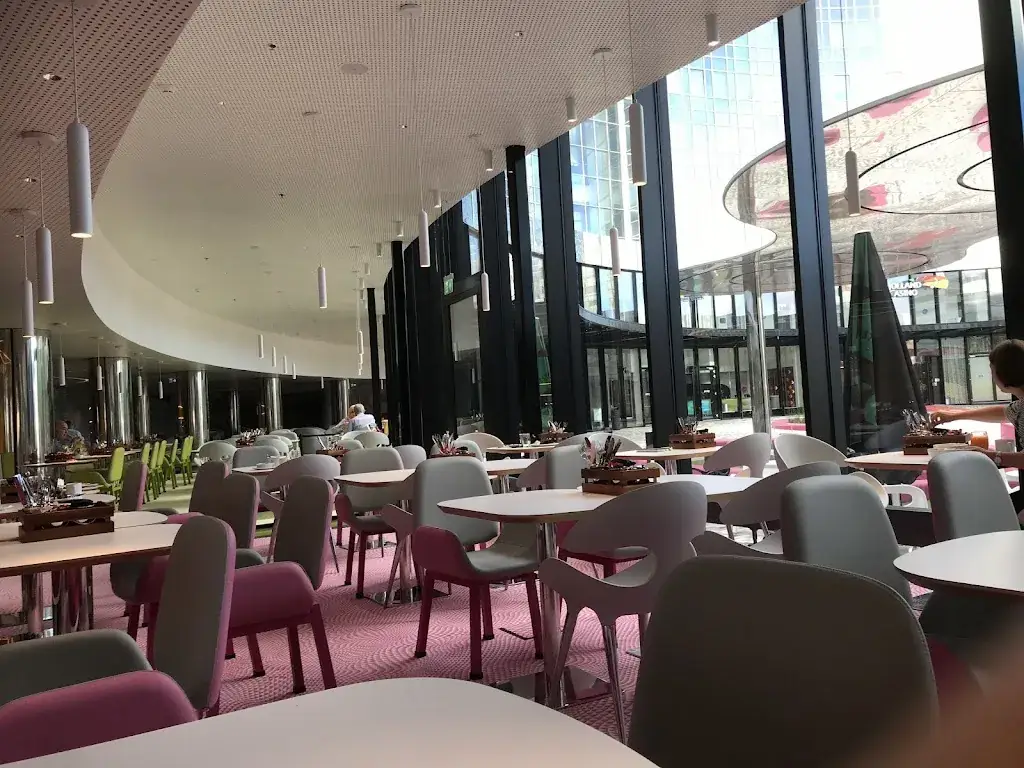 Stefan Schlie_The Den_Amsterdam_review