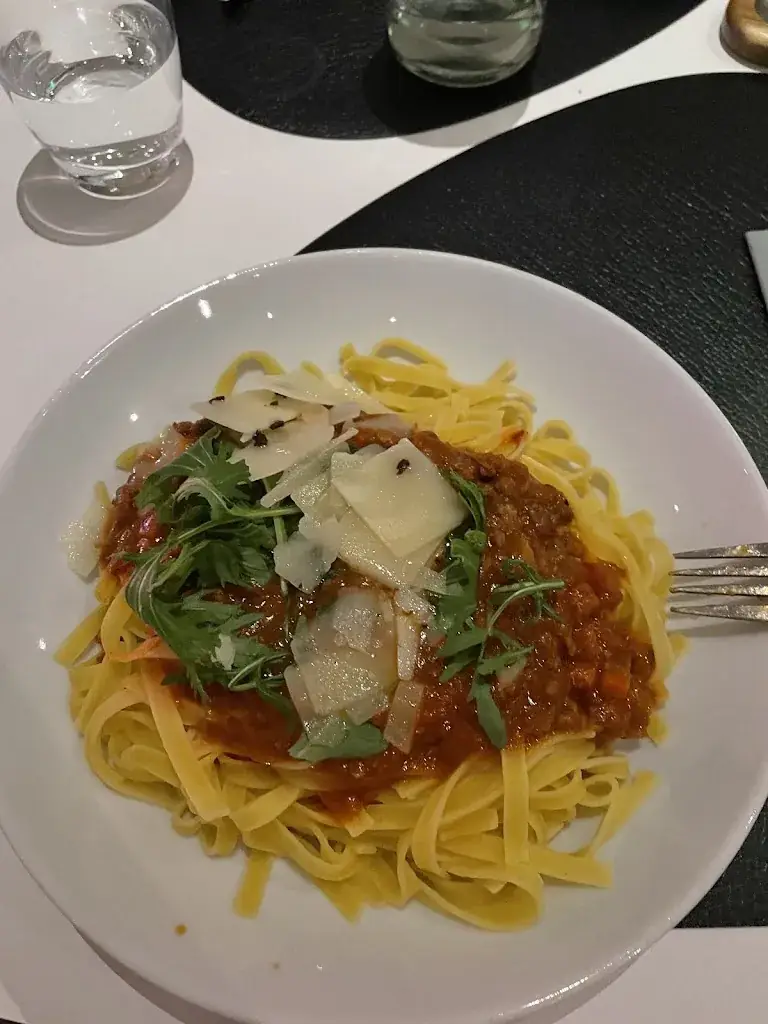 Andrada Adelaida Patrascanu_The Den_Amsterdam_review