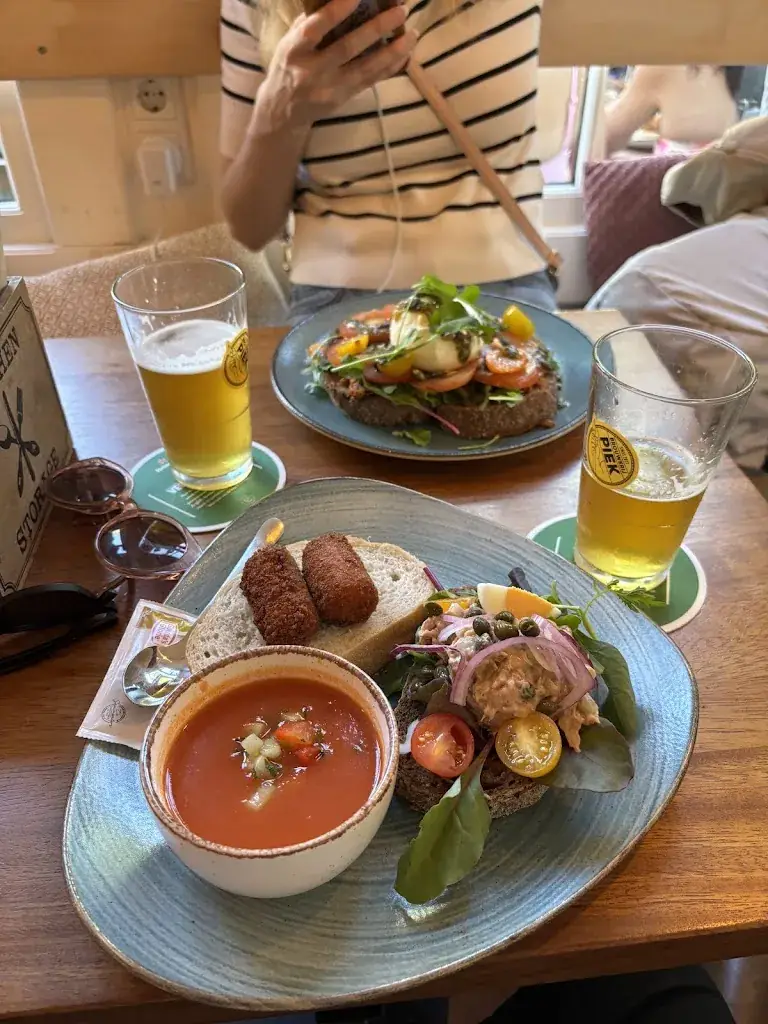 Petr Zlatý_Wolfsend_Zaandijk_avis