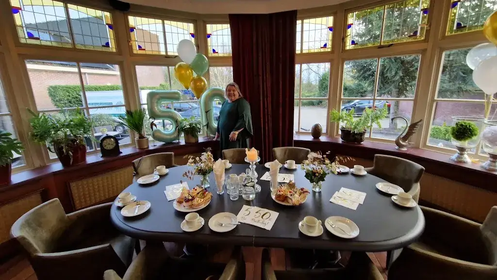 Anthony Van Rensburg_Café Restaurant Partycentrum Stam_Wognum_recensione