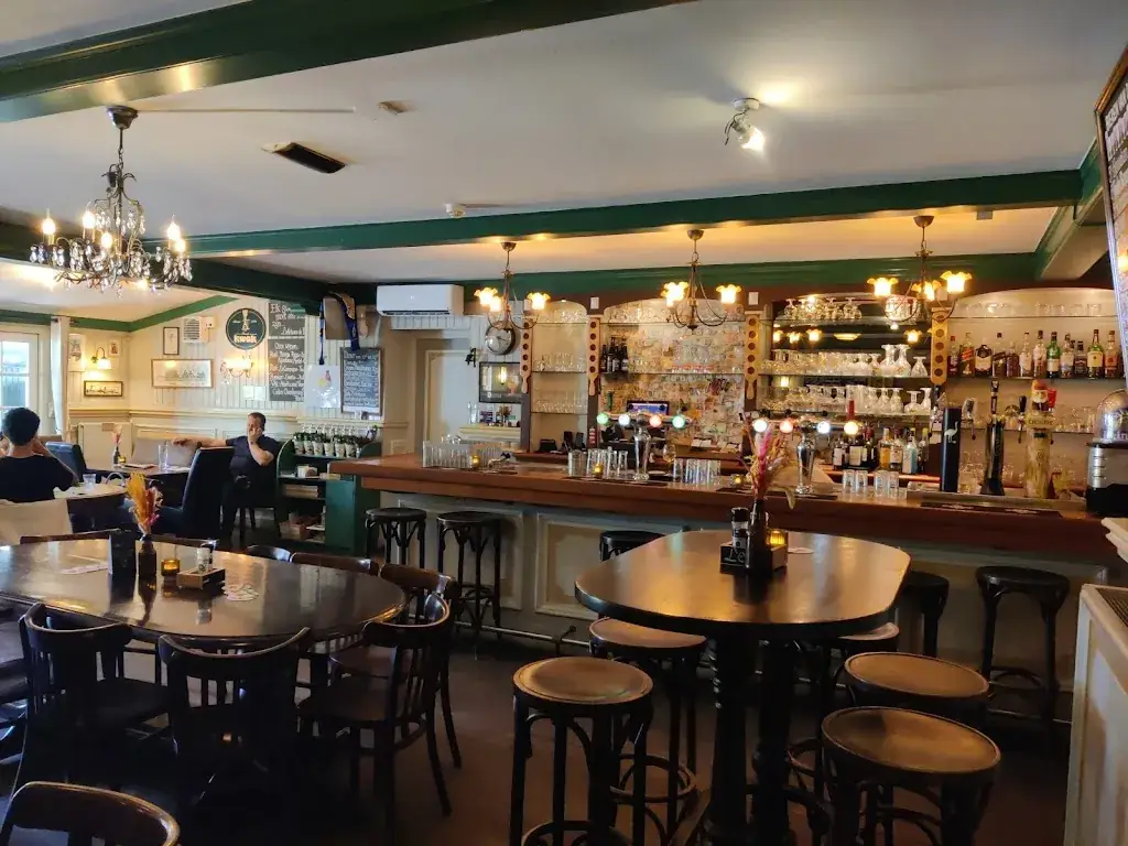 Proeflokaal De Kruis restaurant in Zaandijk