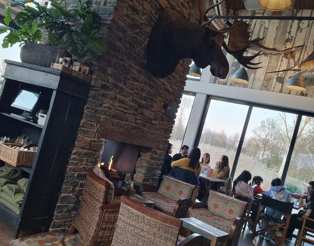 Izi Ancel_Papa's Beach House_Hoofddorp_review