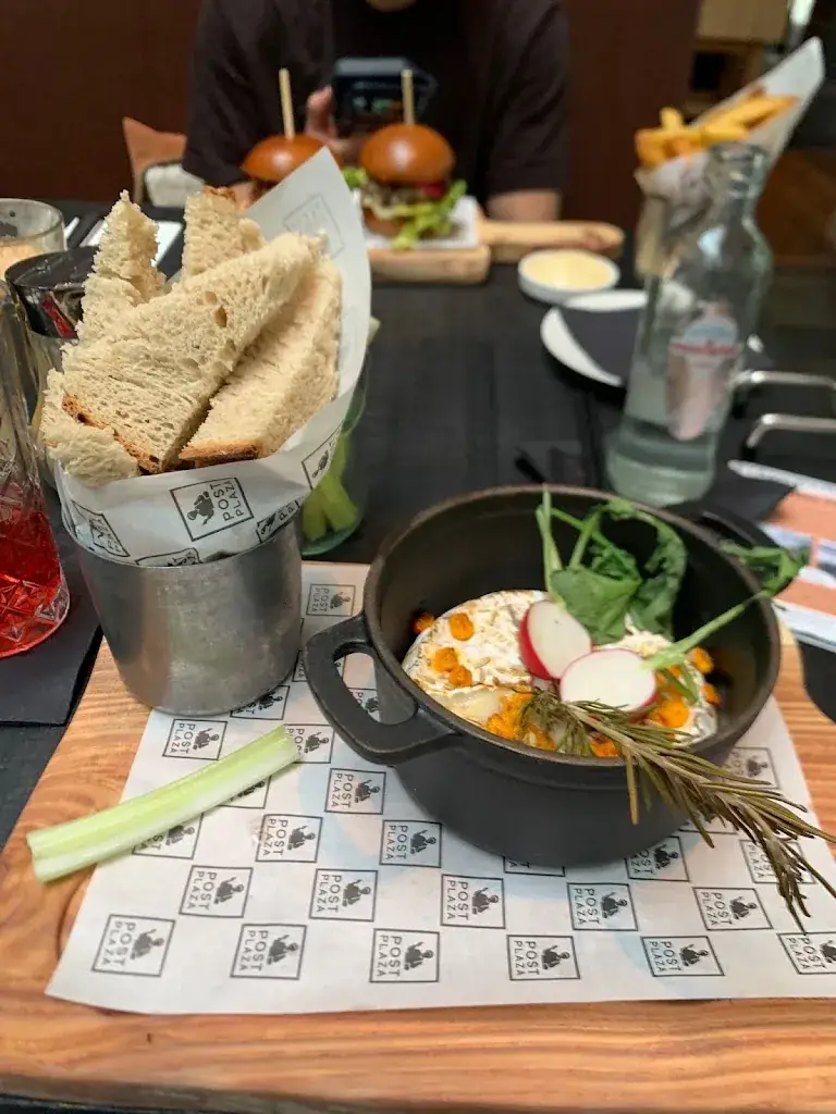 Marco The Traveler_Grand Café Post Plaza_Leeuwarden_avis