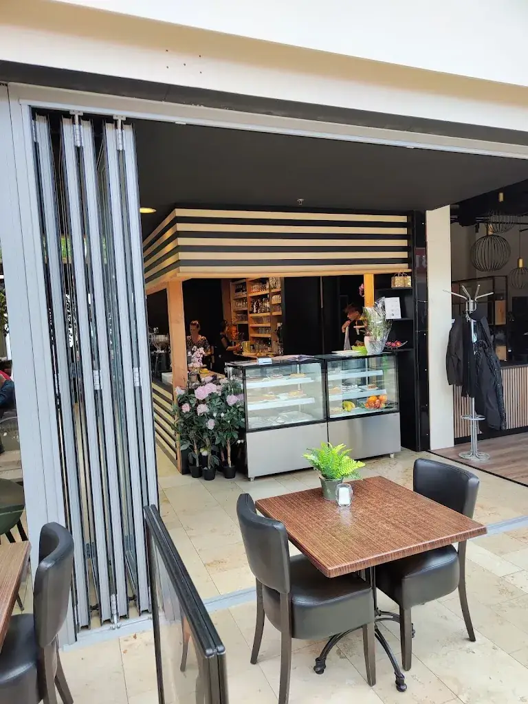 Лена Кузминская_Het Hoekje_Delft_recensione