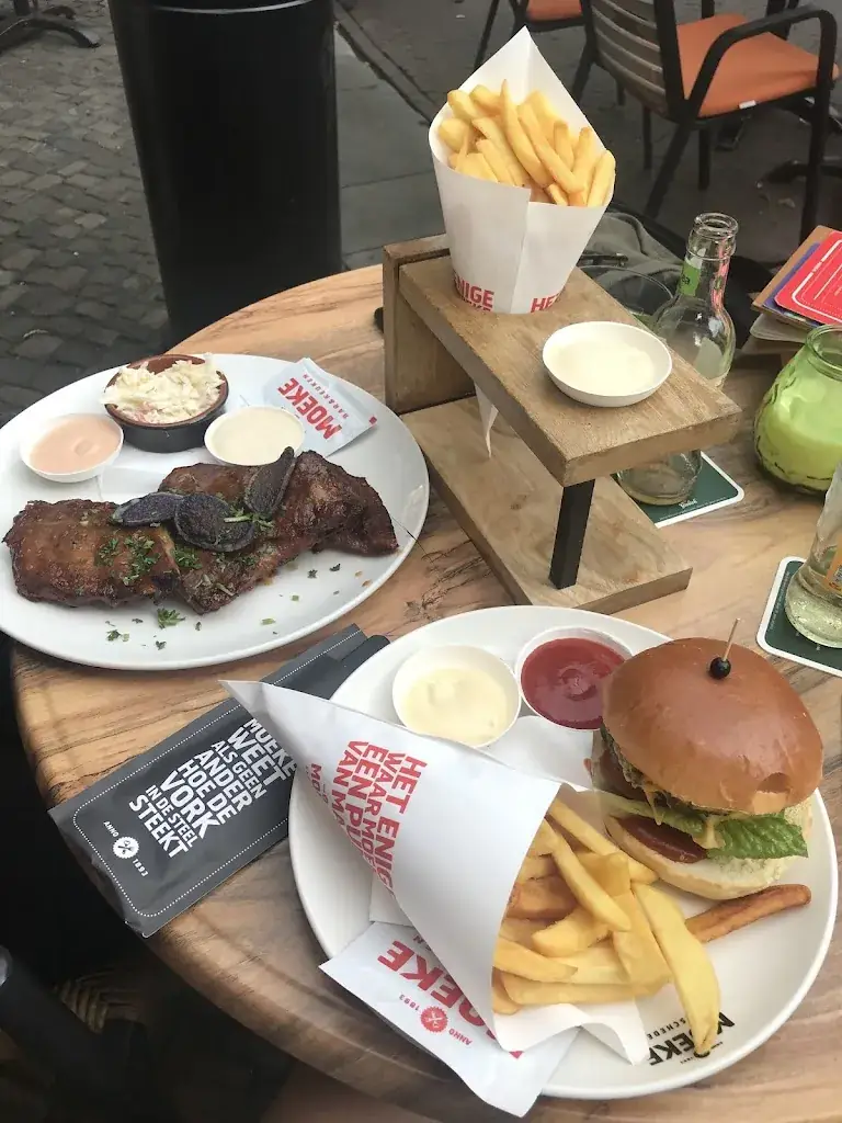 Annisa R._Moeke Enschede_Enschede_review