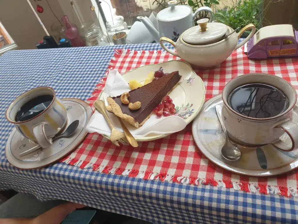 JUNGGI KIM_Lalaloes_Kampen_review