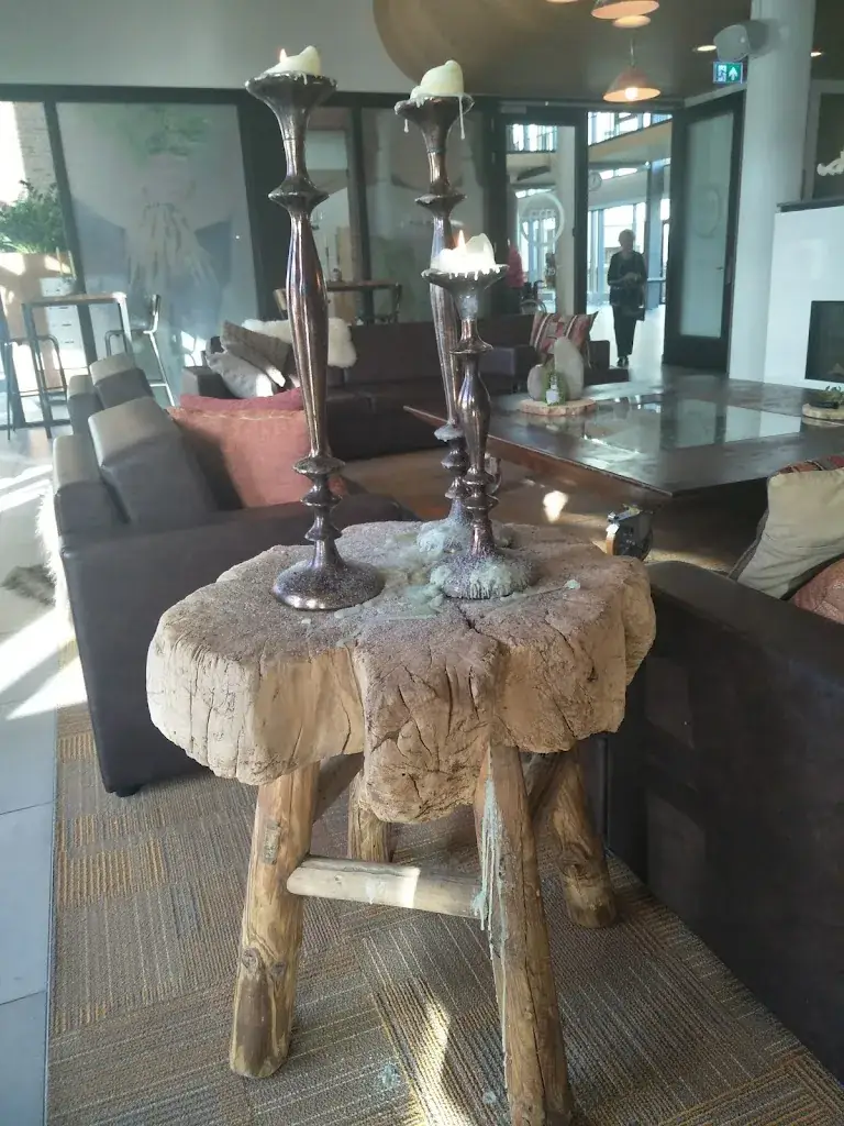 Hilly Pancaningsih_Ma Greet_Kampen_review